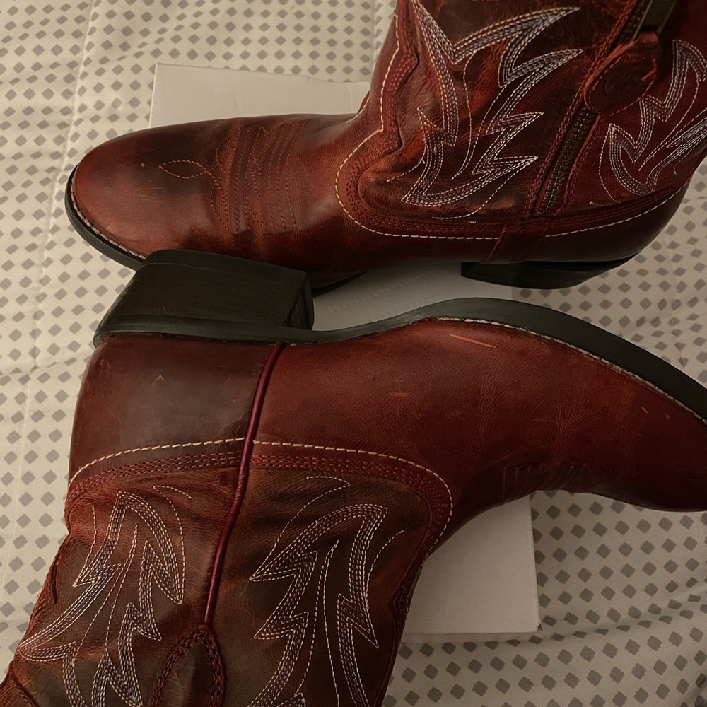 Ariat cowgirl boots